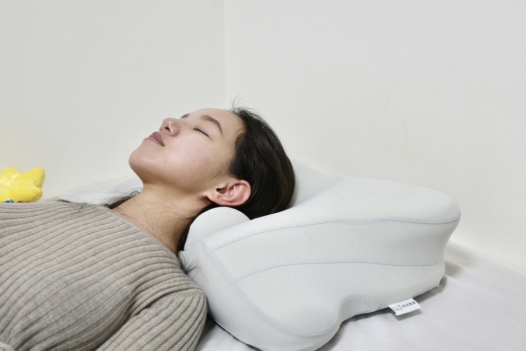 【日常｜開箱】四花軟居4leur 牽引安眠枕｜睡眠不足怎麼辦