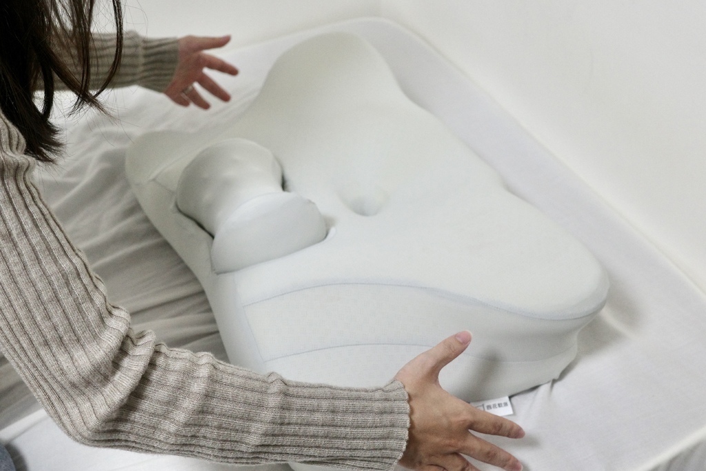 【日常｜開箱】四花軟居4leur 牽引安眠枕｜睡眠不足怎麼辦