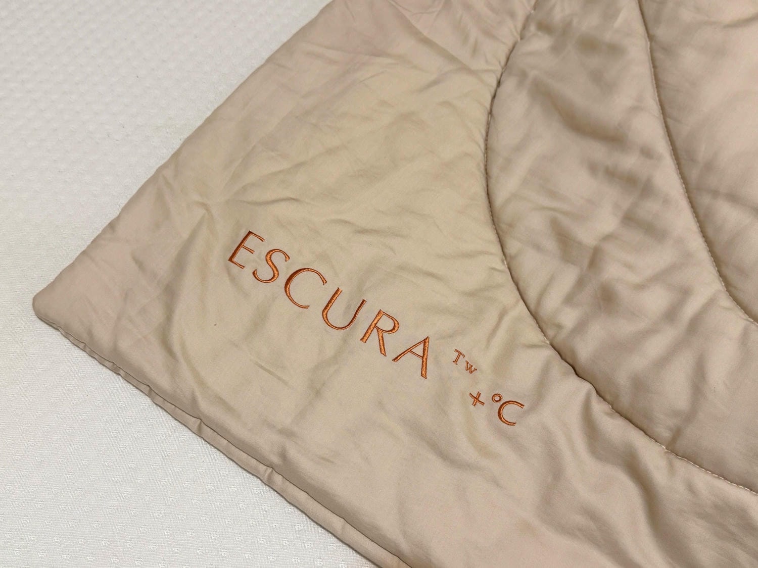 ESCURA 33℃ 抱抱被|一年四季都可以使用的棉被 可直接機洗 自然溫度調節 寶寶也睡得安心 - 第5張圖 ESCURA 33℃ 抱抱被|一年四季都可以使用的棉被 可直接機洗 自然溫度調節 寶寶也睡得安心