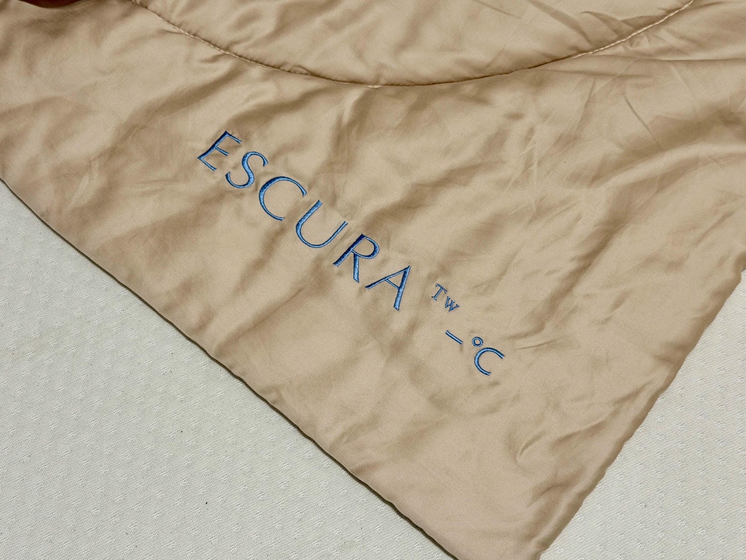 ESCURA 33℃ 抱抱被|一年四季都可以使用的棉被 可直接機洗 自然溫度調節 寶寶也睡得安心 - 第6張圖 ESCURA 33℃ 抱抱被|一年四季都可以使用的棉被 可直接機洗 自然溫度調節 寶寶也睡得安心