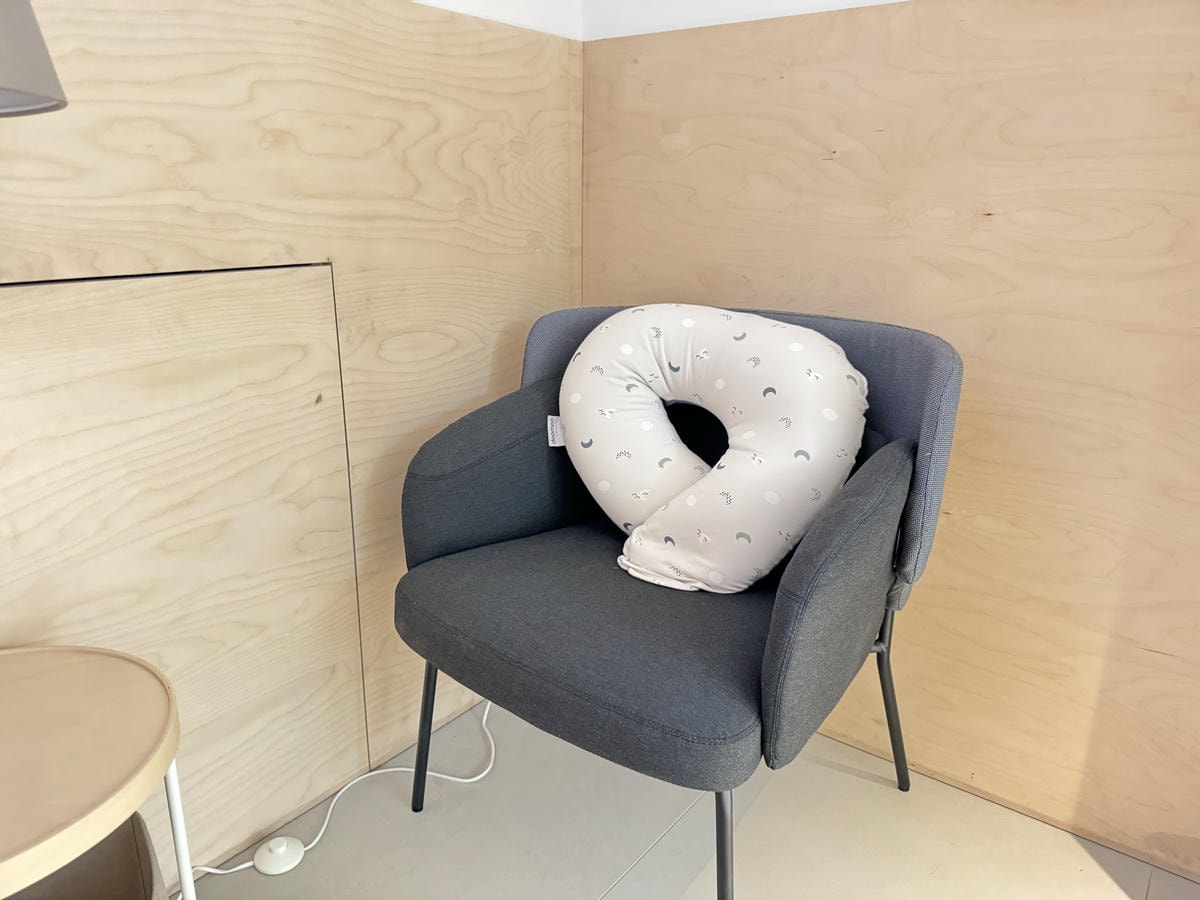 Baby City 桃園旗艦店育嬰室內設補乳枕