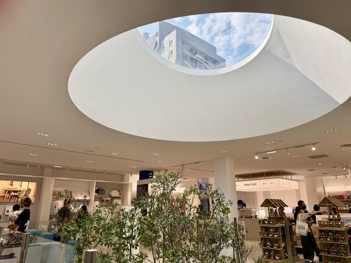 Baby City 桃園旗艦店 玻璃天井