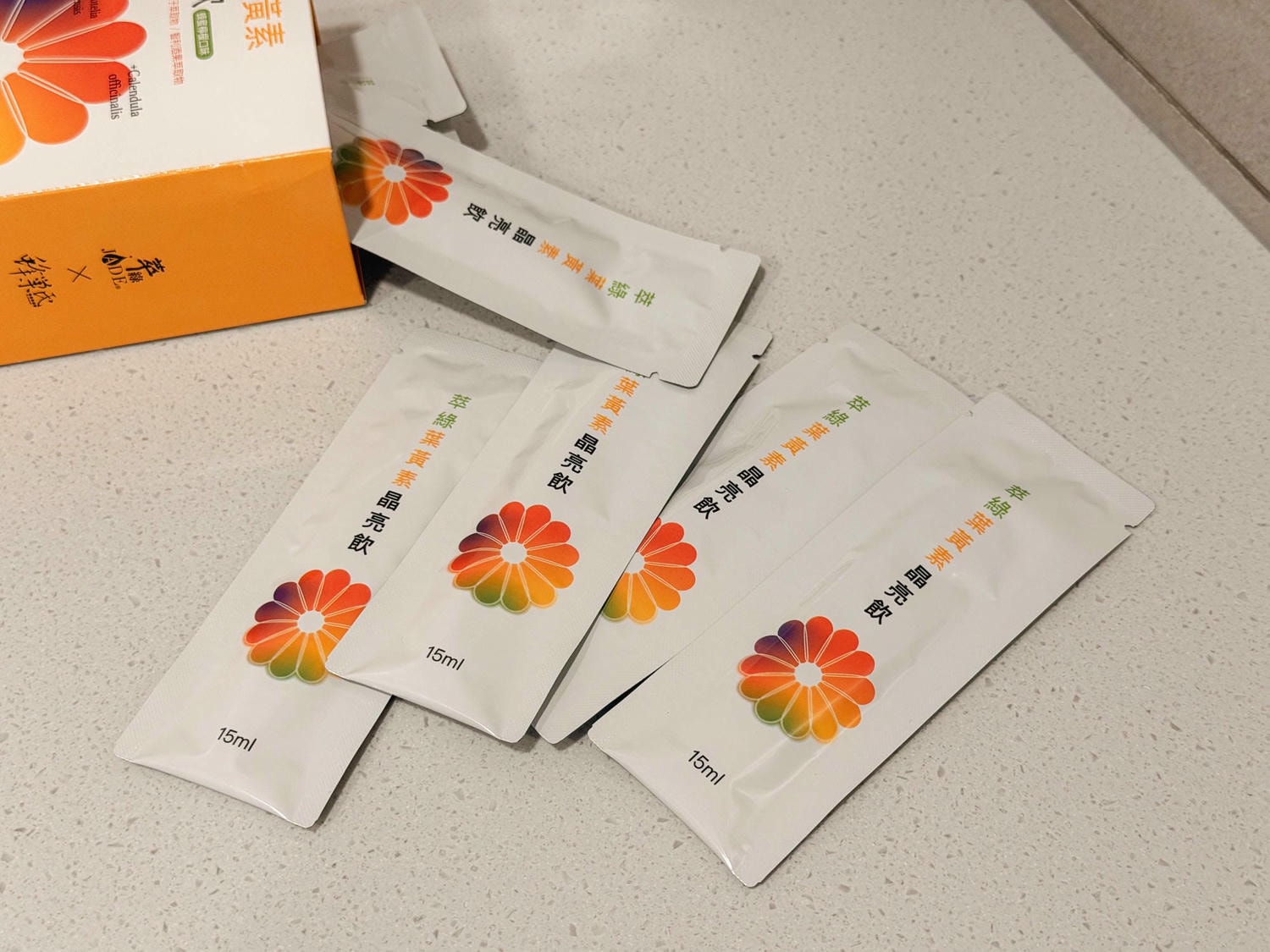每天盯螢幕超過 8 小時？我最近開始這樣保養｜萃綠金盞花晶亮飲＋漾漾美超臨界頂級深海魚油分享