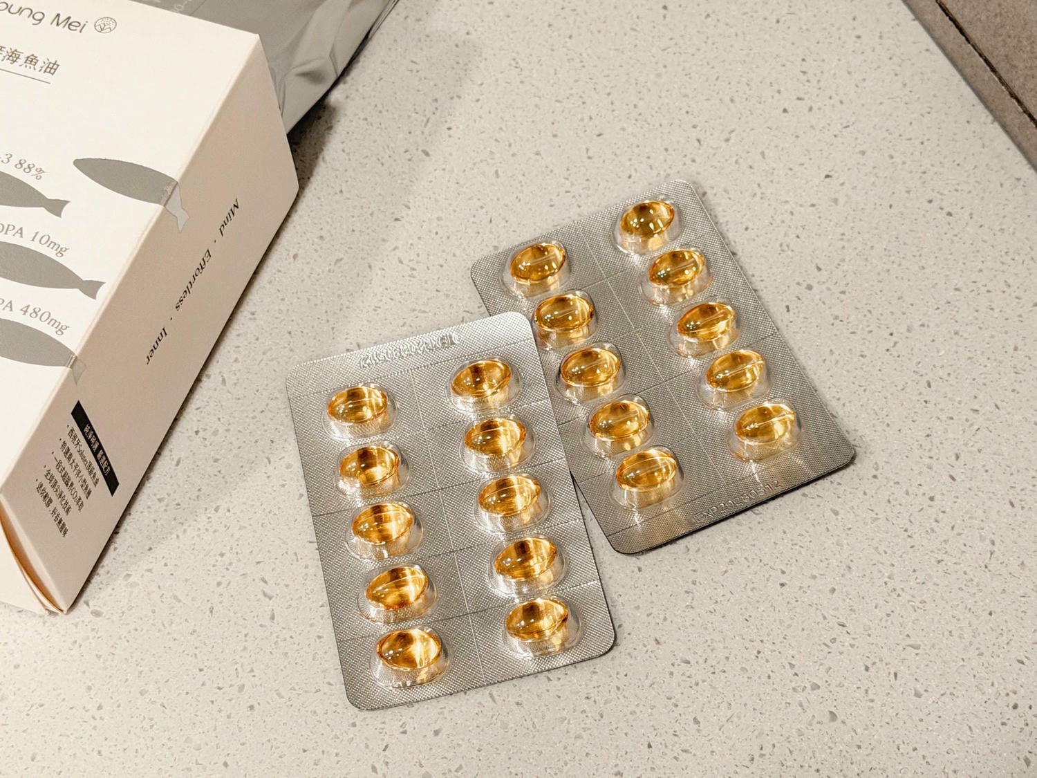 每天盯螢幕超過 8 小時？我最近開始這樣保養｜萃綠金盞花晶亮飲＋漾漾美超臨界頂級深海魚油分享