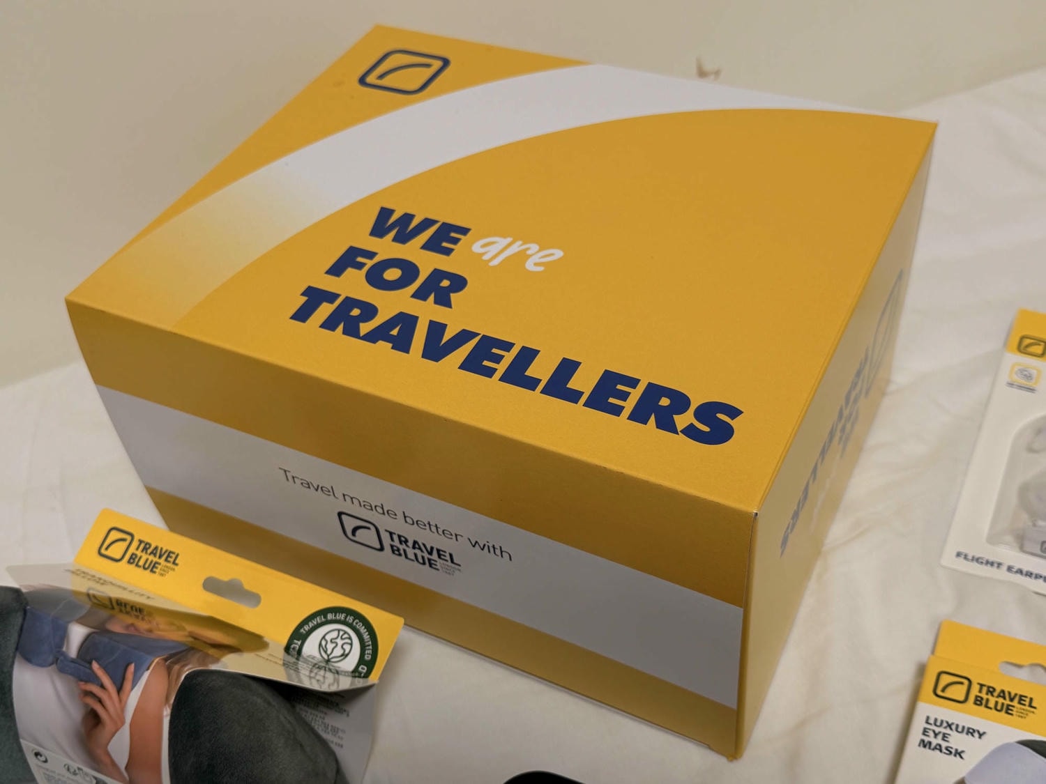 Travel Blue 旅途有型禮盒｜長途旅行不再硬撐 出國旅遊必備的頸枕、斜背包等小物分享